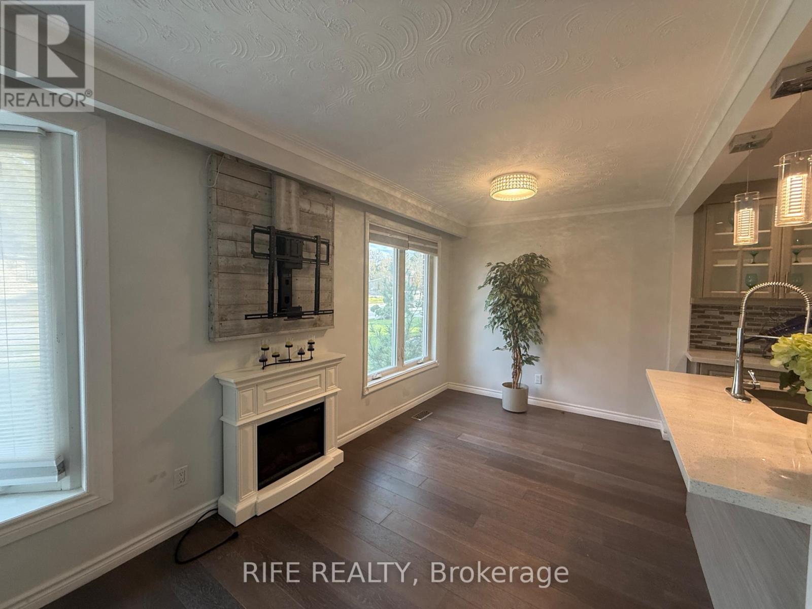 38 Aurora Heights Drive, Aurora, Ontario  L4G 2W7 - Photo 7 - N12553292