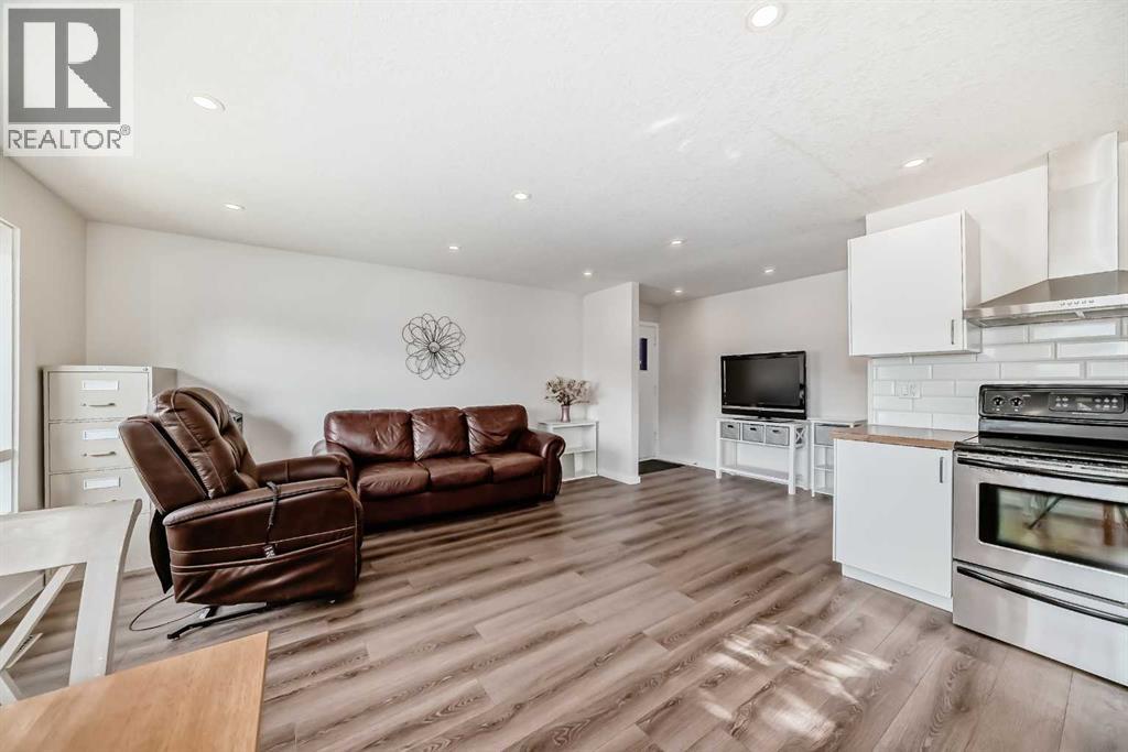 48 Mardale Crescent Ne, Calgary, Alberta  T2A 3V5 - Photo 10 - A2260952