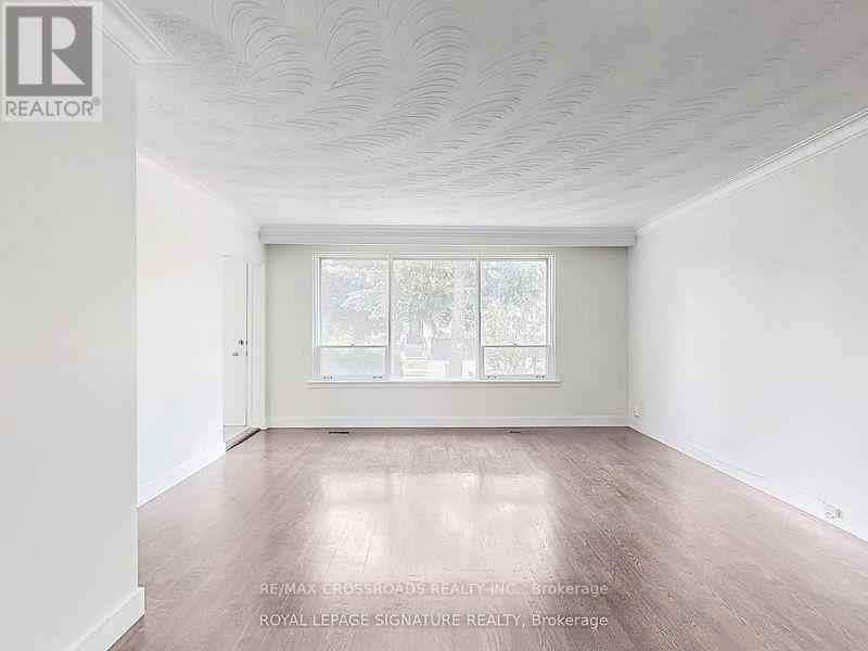 82 Northwood Drive, Toronto, Ontario  M2M 2K1 - Photo 5 - C12557228