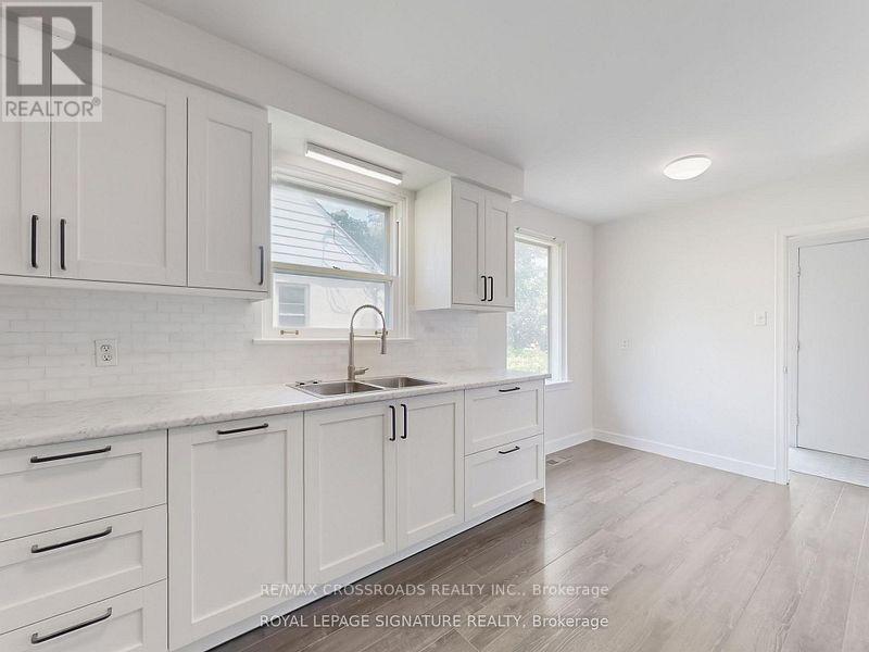 82 Northwood Drive, Toronto, Ontario  M2M 2K1 - Photo 9 - C12557228