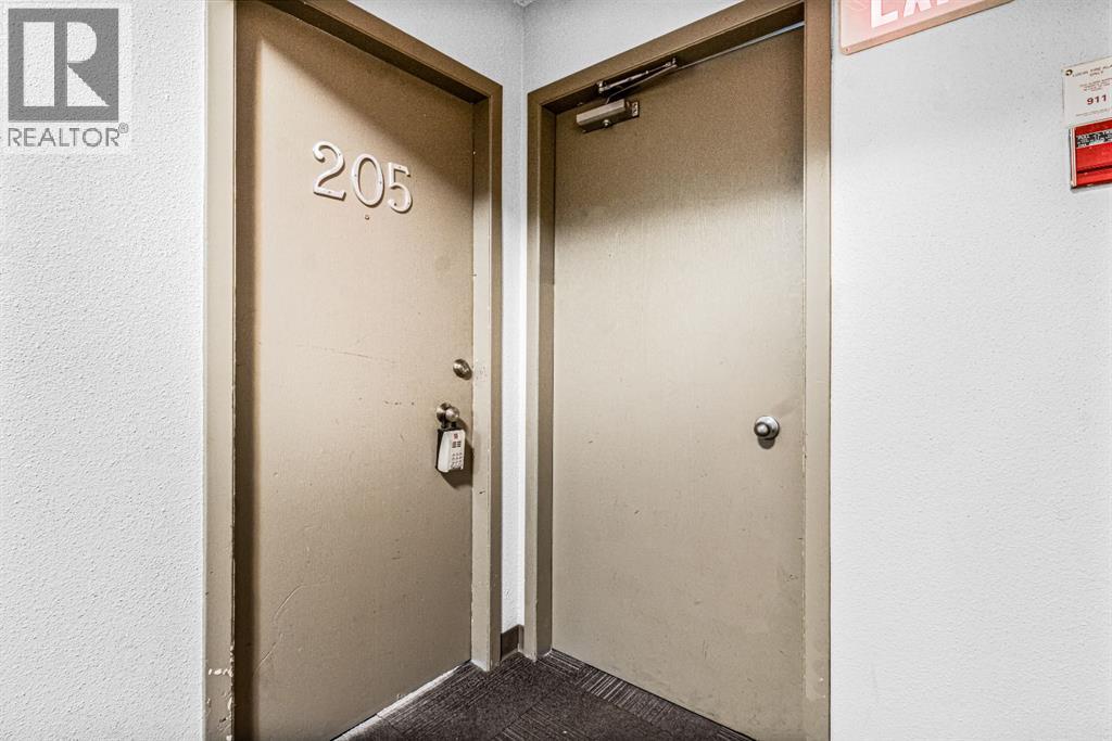 205, 4512 75 Street Nw, Calgary, Alberta  T3B 2M9 - Photo 2 - A2260989