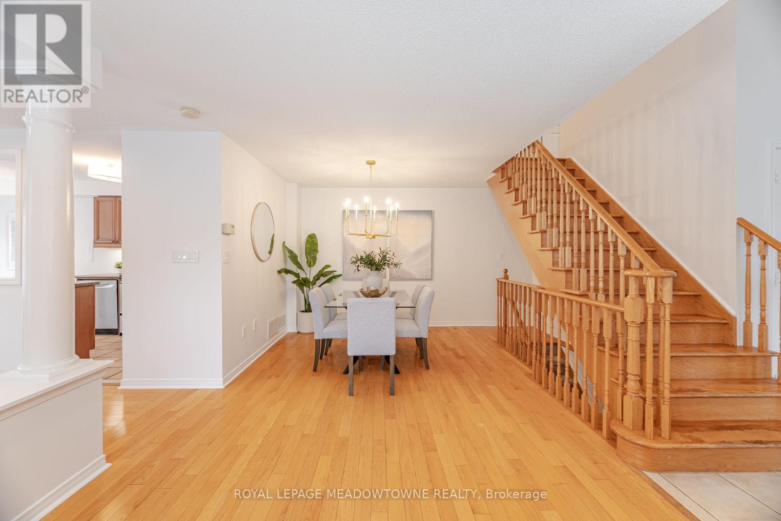 1137 Meadowgrove Court, Mississauga, Ontario L5W 1J1 - Photo 10 - W12557220