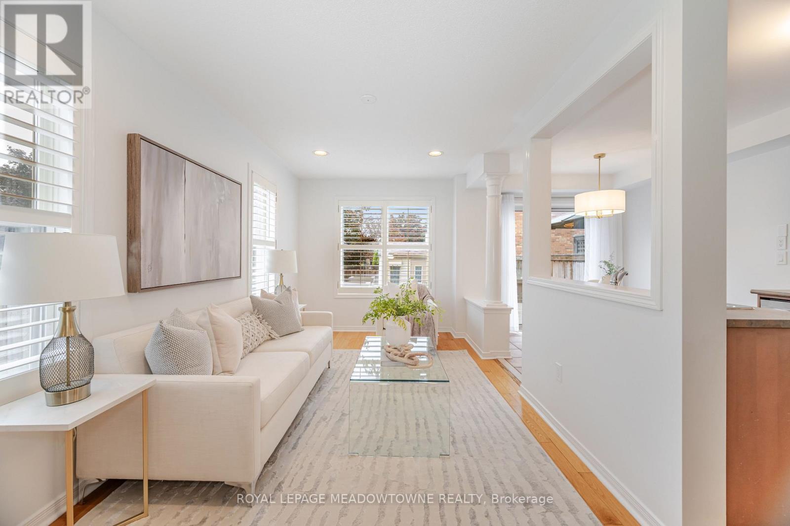 1137 Meadowgrove Court, Mississauga, Ontario L5W 1J1 - Photo 13 - W12557220