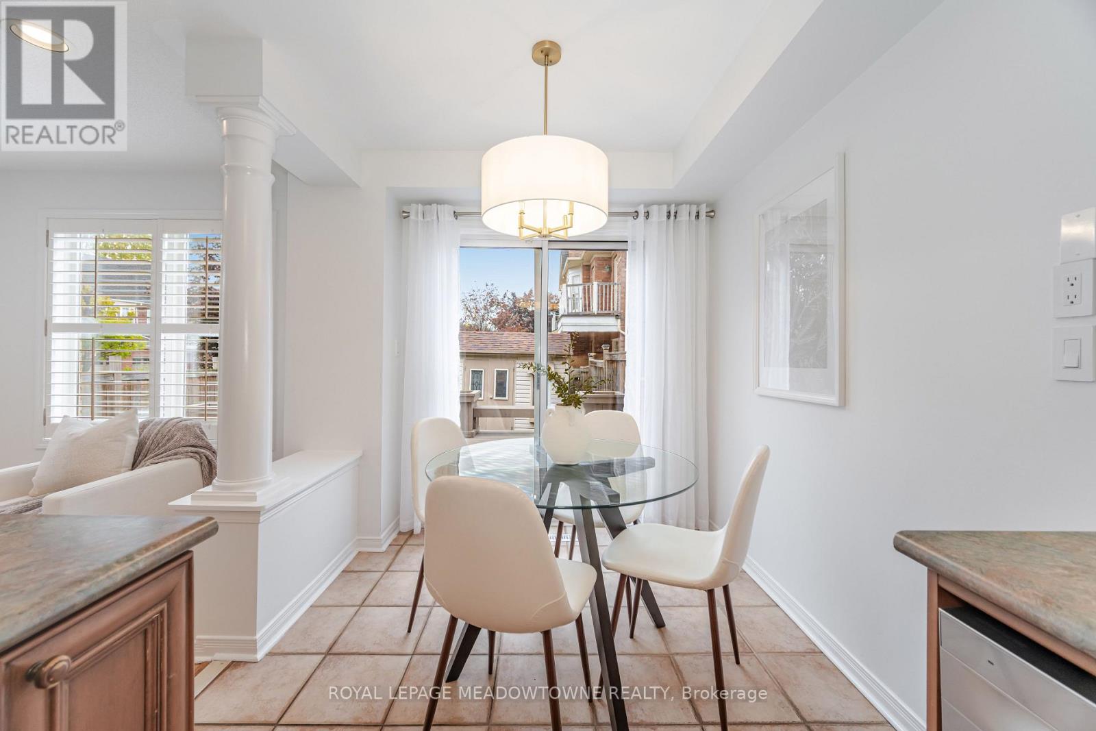 1137 Meadowgrove Court, Mississauga, Ontario L5W 1J1 - Photo 17 - W12557220