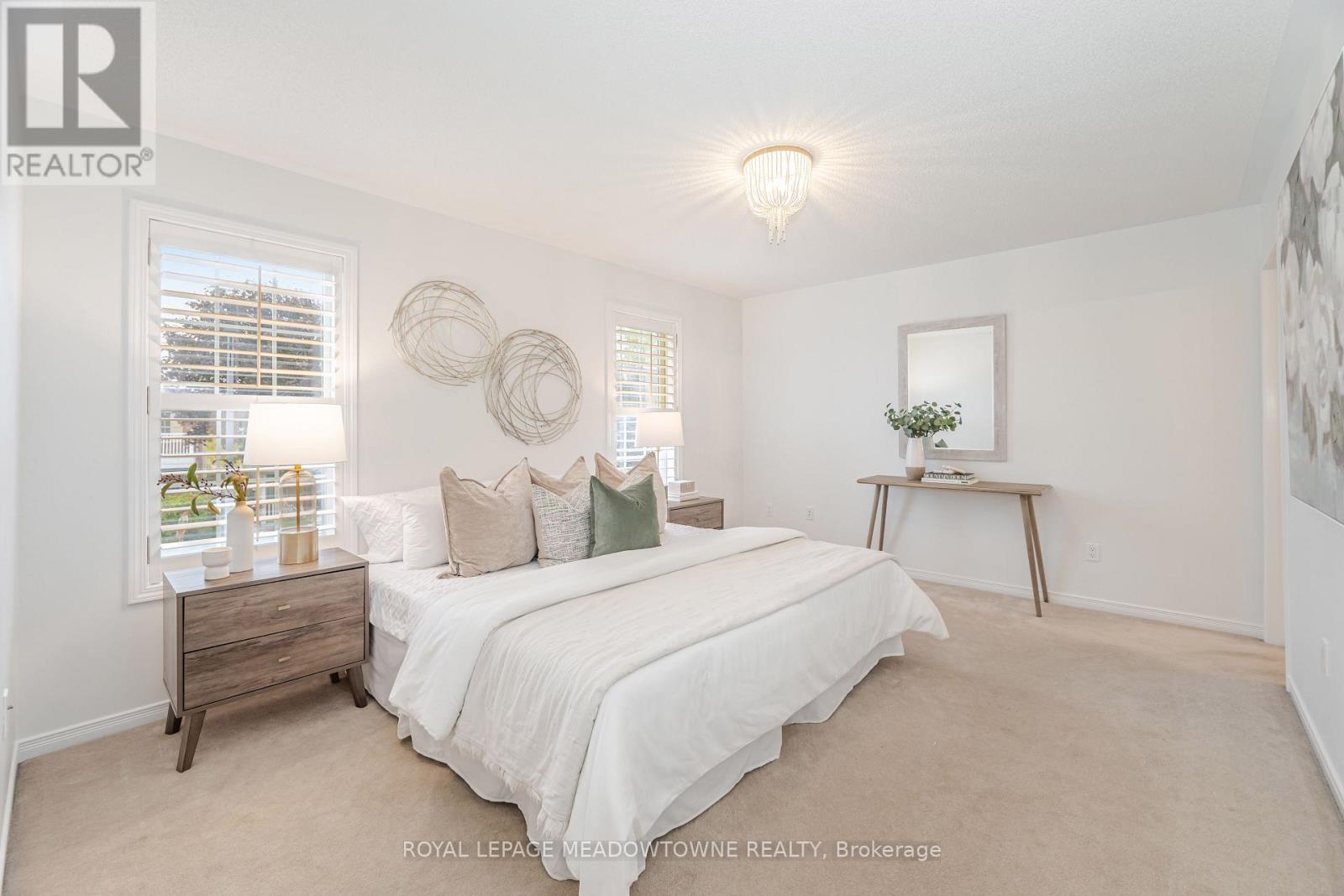 1137 Meadowgrove Court, Mississauga, Ontario L5W 1J1 - Photo 25 - W12557220