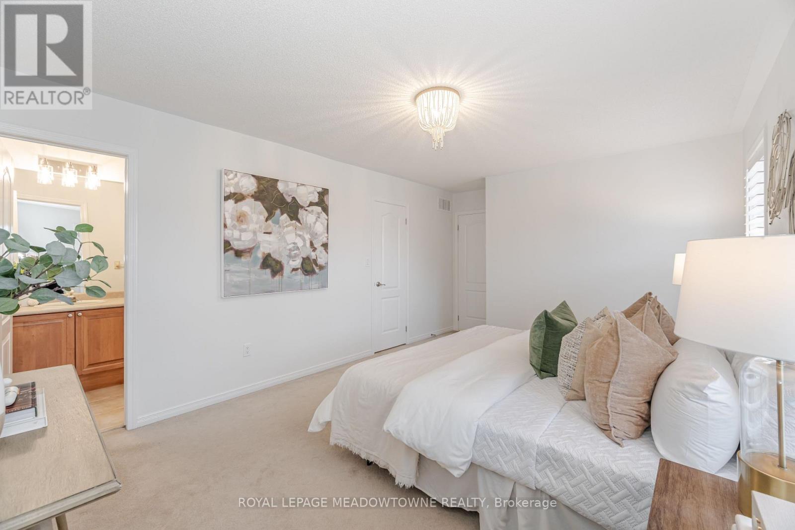 1137 Meadowgrove Court, Mississauga, Ontario L5W 1J1 - Photo 27 - W12557220