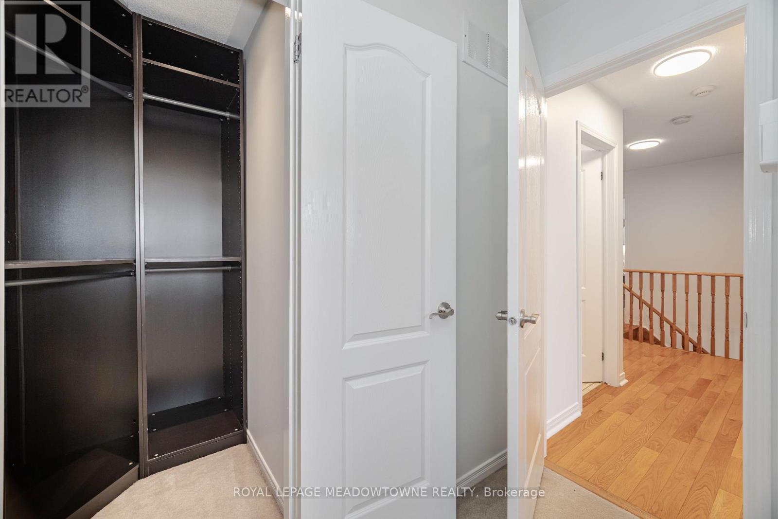 1137 Meadowgrove Court, Mississauga, Ontario L5W 1J1 - Photo 29 - W12557220