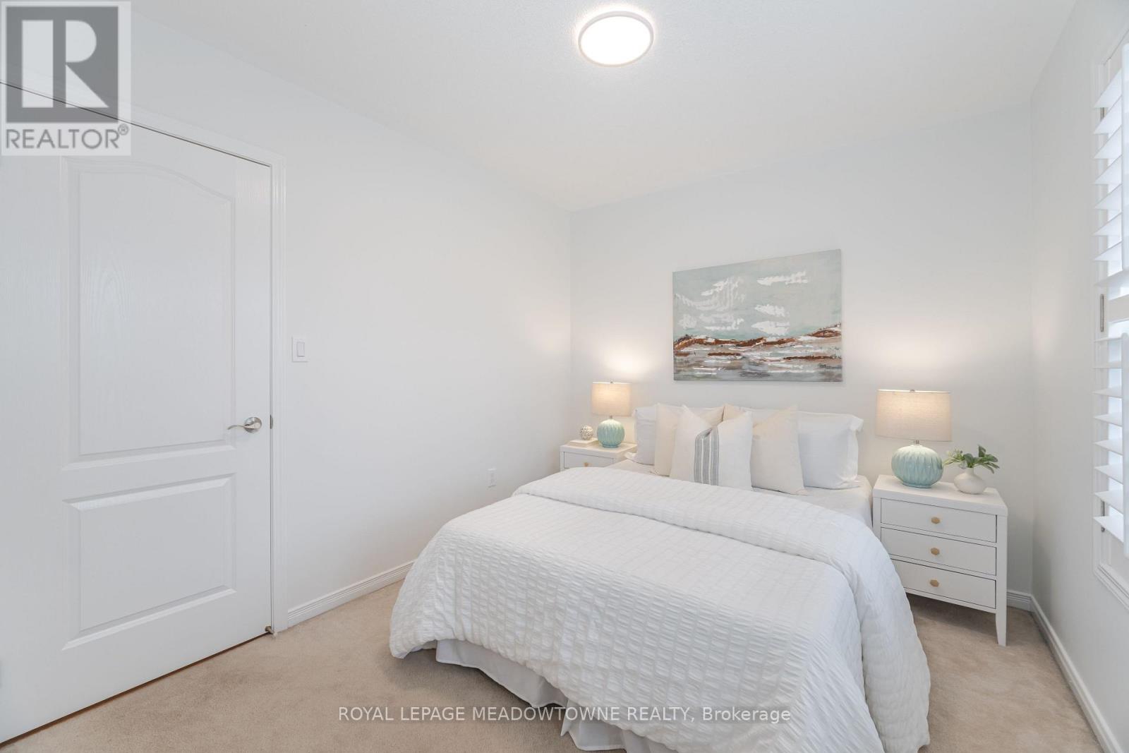 1137 Meadowgrove Court, Mississauga, Ontario L5W 1J1 - Photo 33 - W12557220