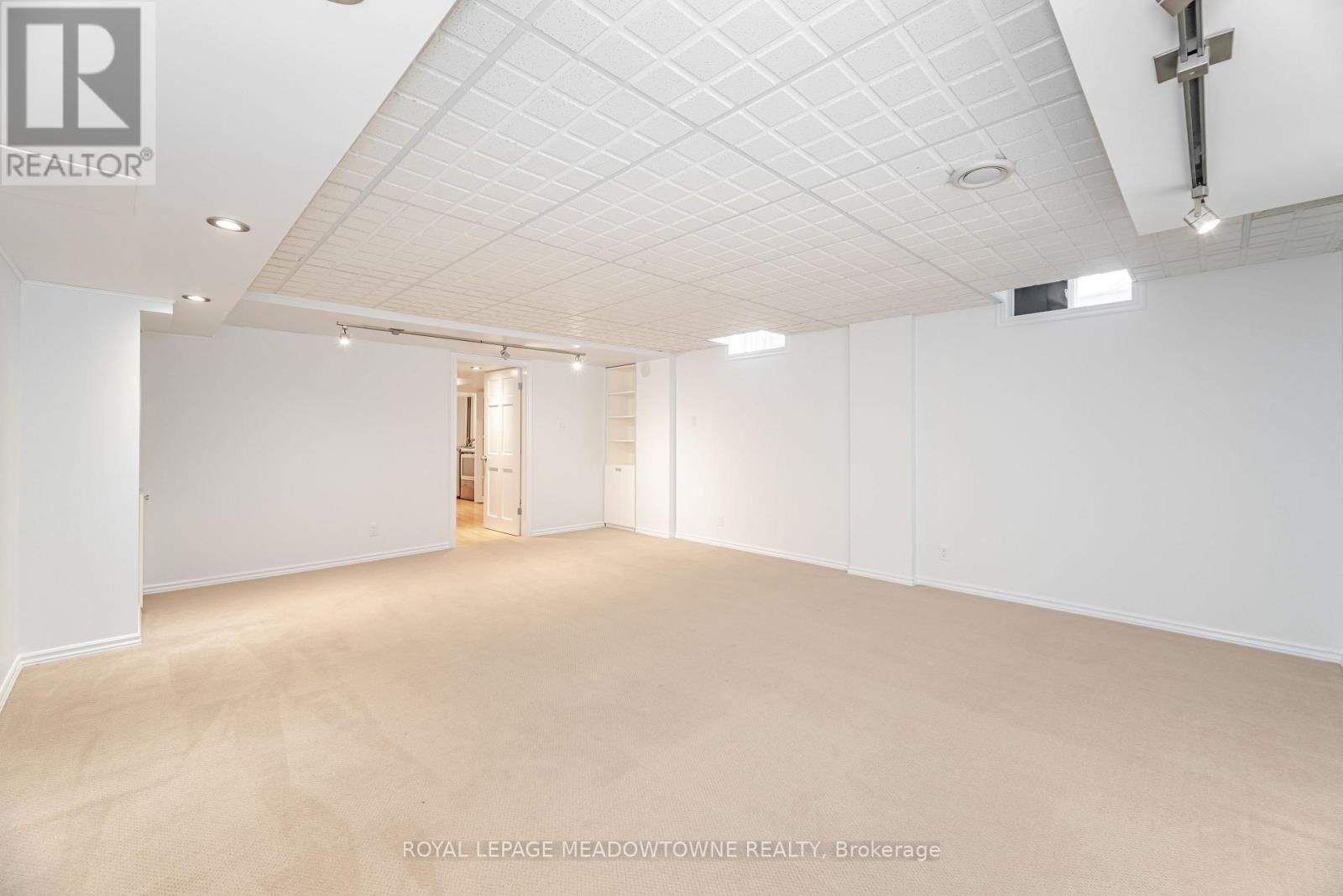 1137 Meadowgrove Court, Mississauga, Ontario L5W 1J1 - Photo 38 - W12557220