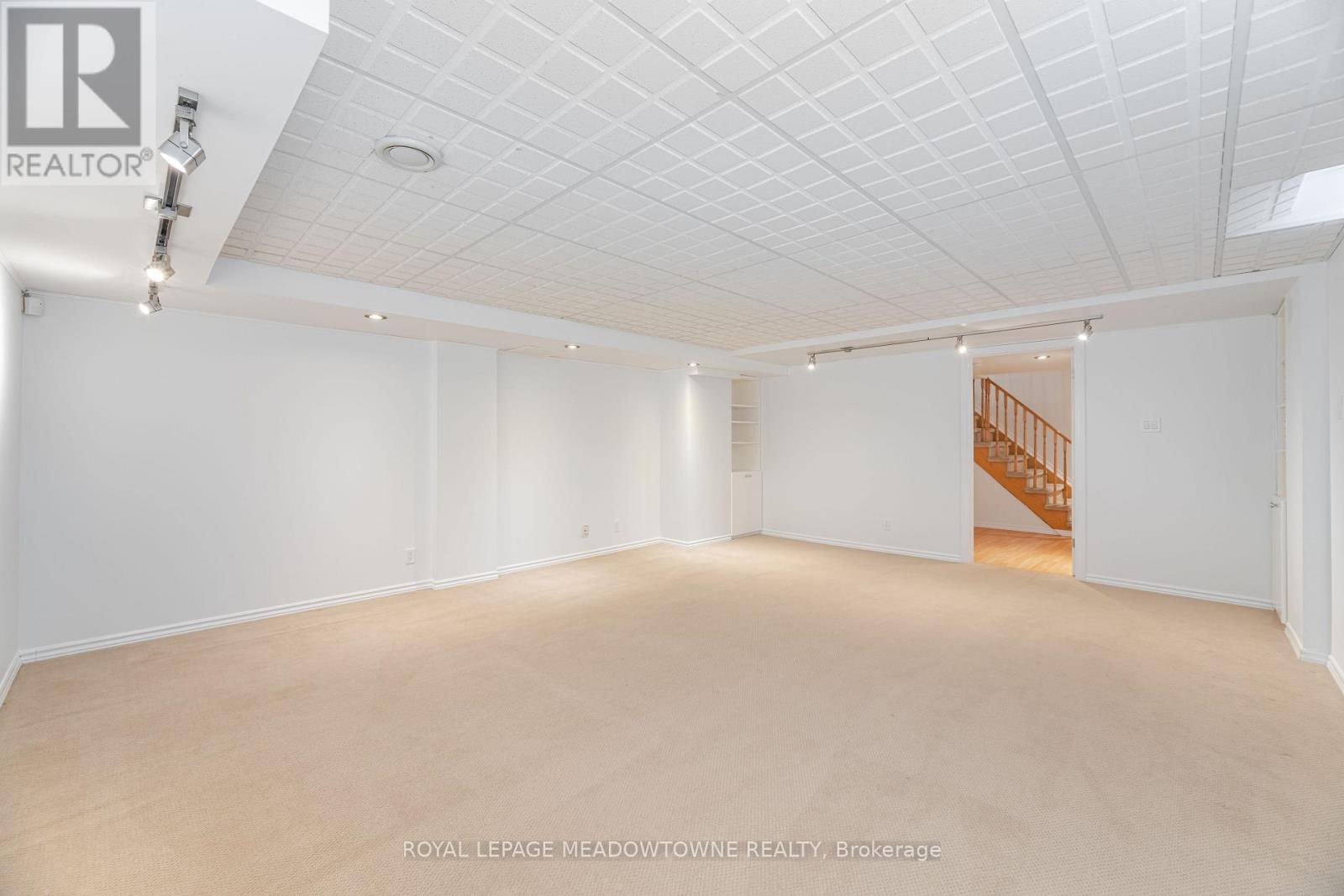 1137 Meadowgrove Court, Mississauga, Ontario L5W 1J1 - Photo 39 - W12557220