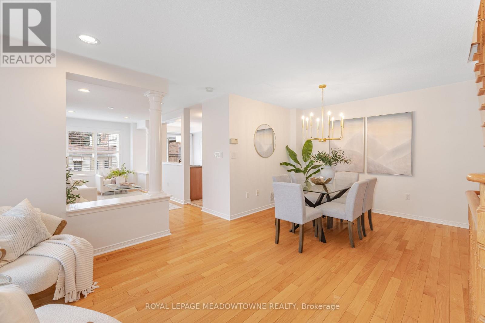 1137 Meadowgrove Court, Mississauga, Ontario L5W 1J1 - Photo 8 - W12557220