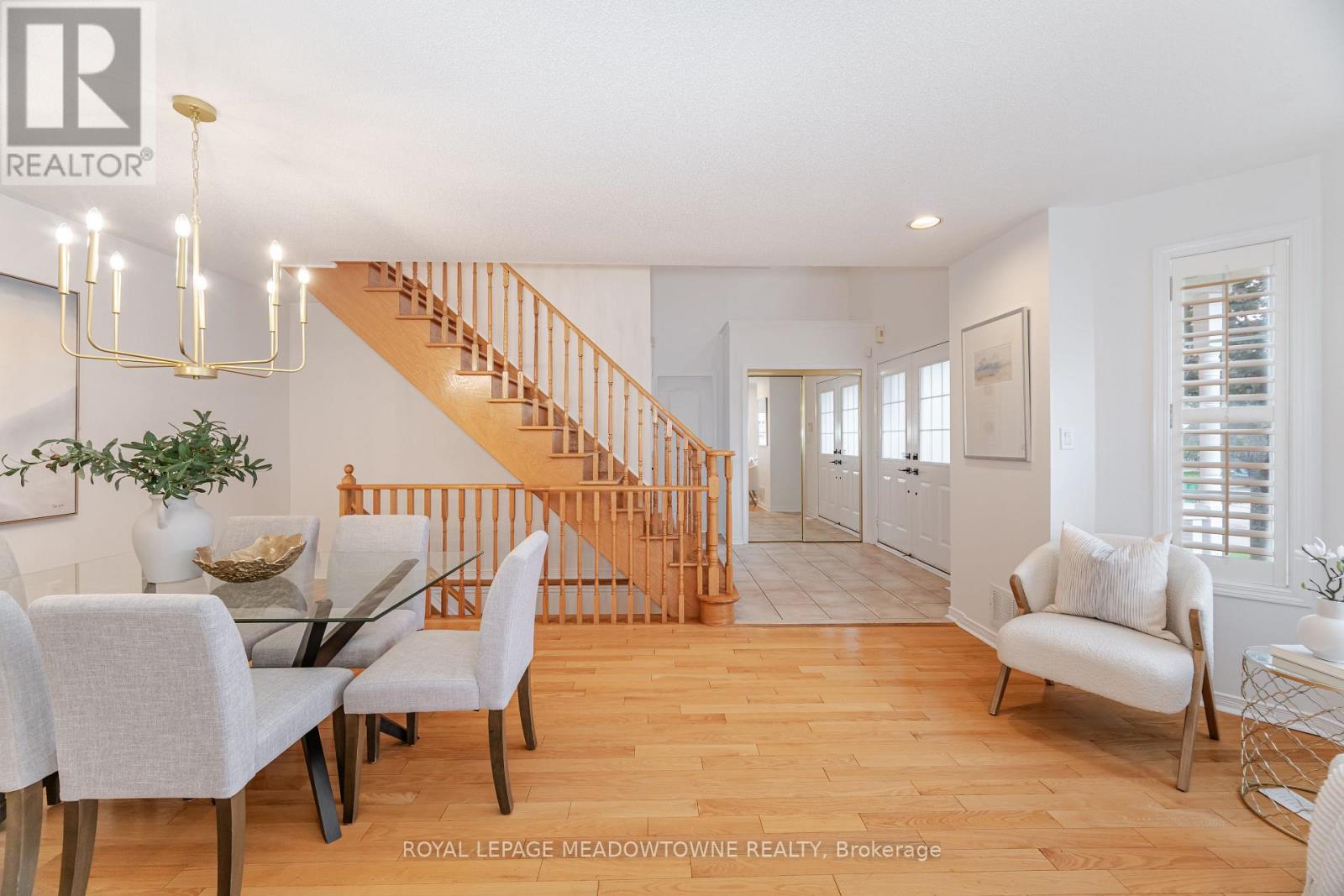 1137 Meadowgrove Court, Mississauga, Ontario L5W 1J1 - Photo 9 - W12557220