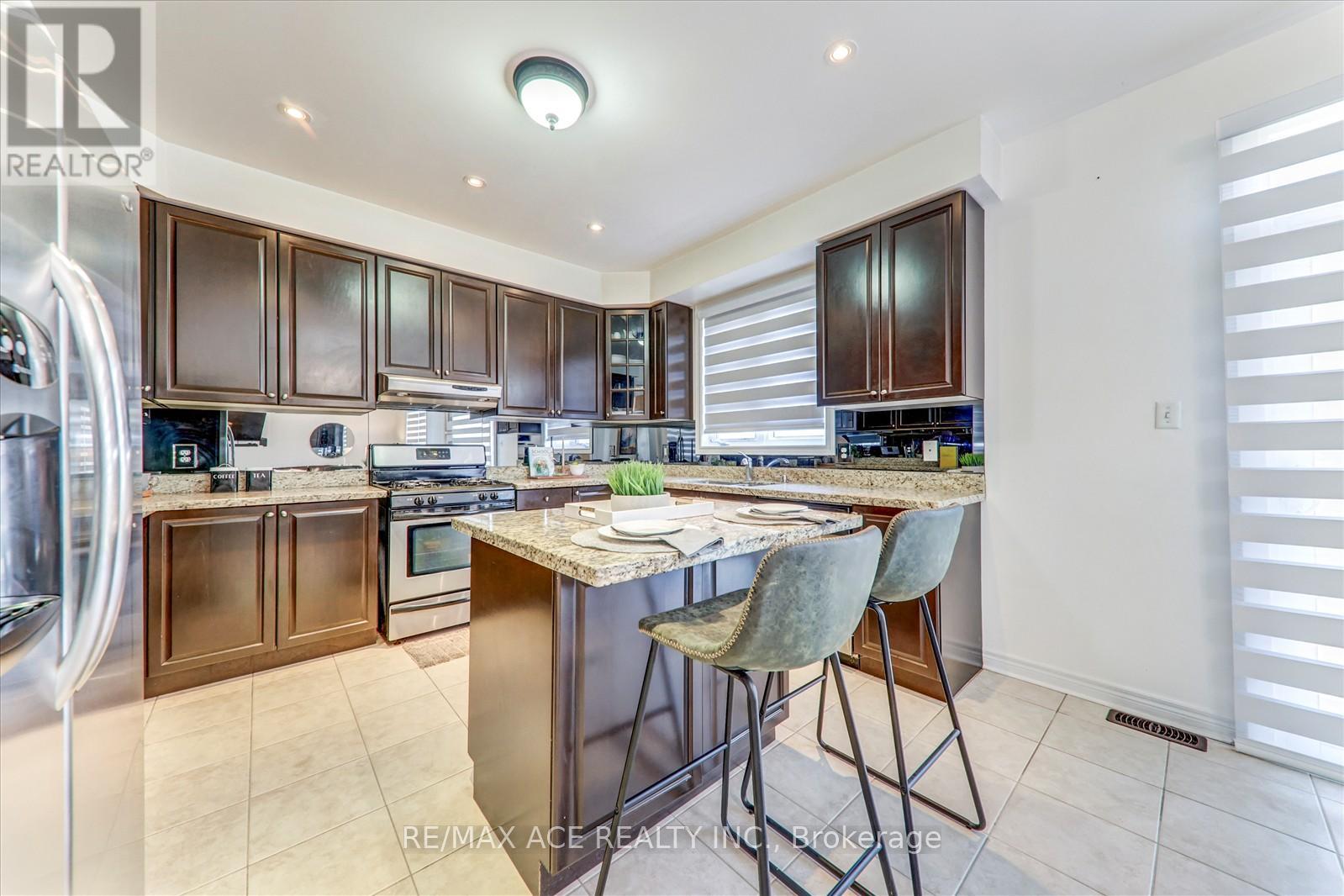 46 Purebrook Crescent, Brampton, Ontario  L6P 2P5 - Photo 11 - W12557224