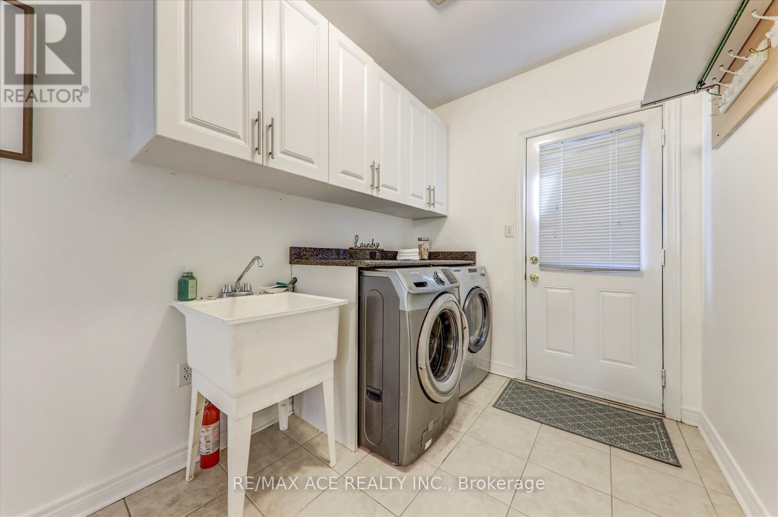 46 Purebrook Crescent, Brampton, Ontario  L6P 2P5 - Photo 17 - W12557224