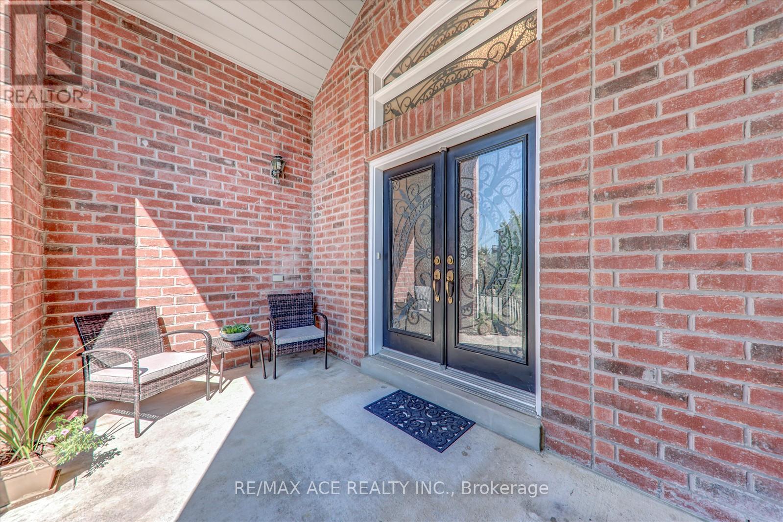 46 Purebrook Crescent, Brampton, Ontario  L6P 2P5 - Photo 4 - W12557224