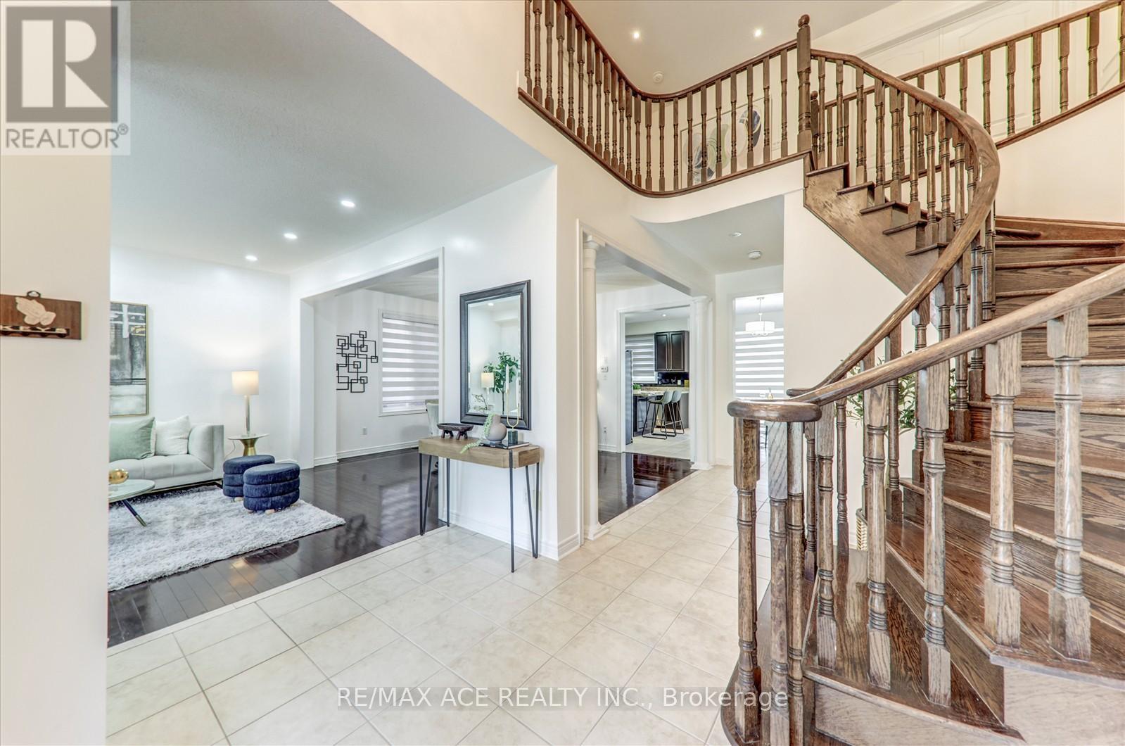 46 Purebrook Crescent, Brampton, Ontario  L6P 2P5 - Photo 6 - W12557224