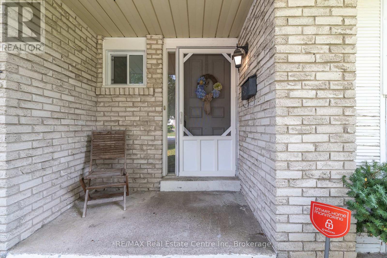 34 Woodridge Drive, Guelph, Ontario N1H 7E2 - Photo 3 - X12557234