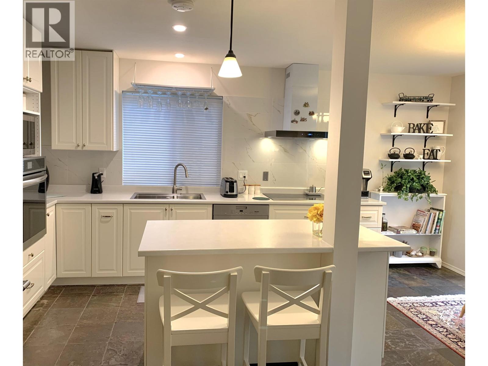 1935 Westview Drive, North Vancouver, British Columbia  V7M 3B1 - Photo 5 - R3068546