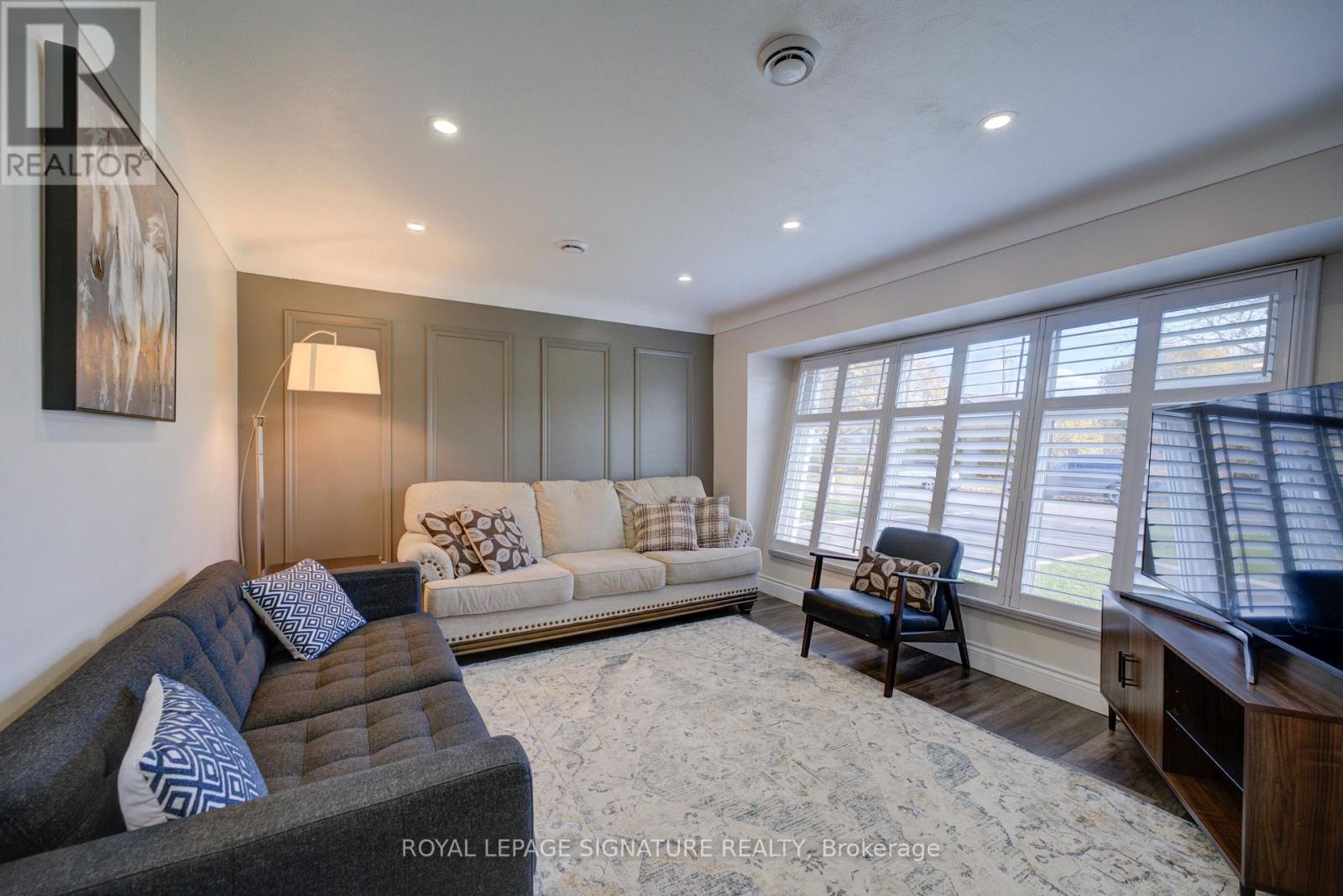 98 Jacobson Avenue W, St. Catharines, Ontario L2T 3A3 - Photo 3 - X12548452