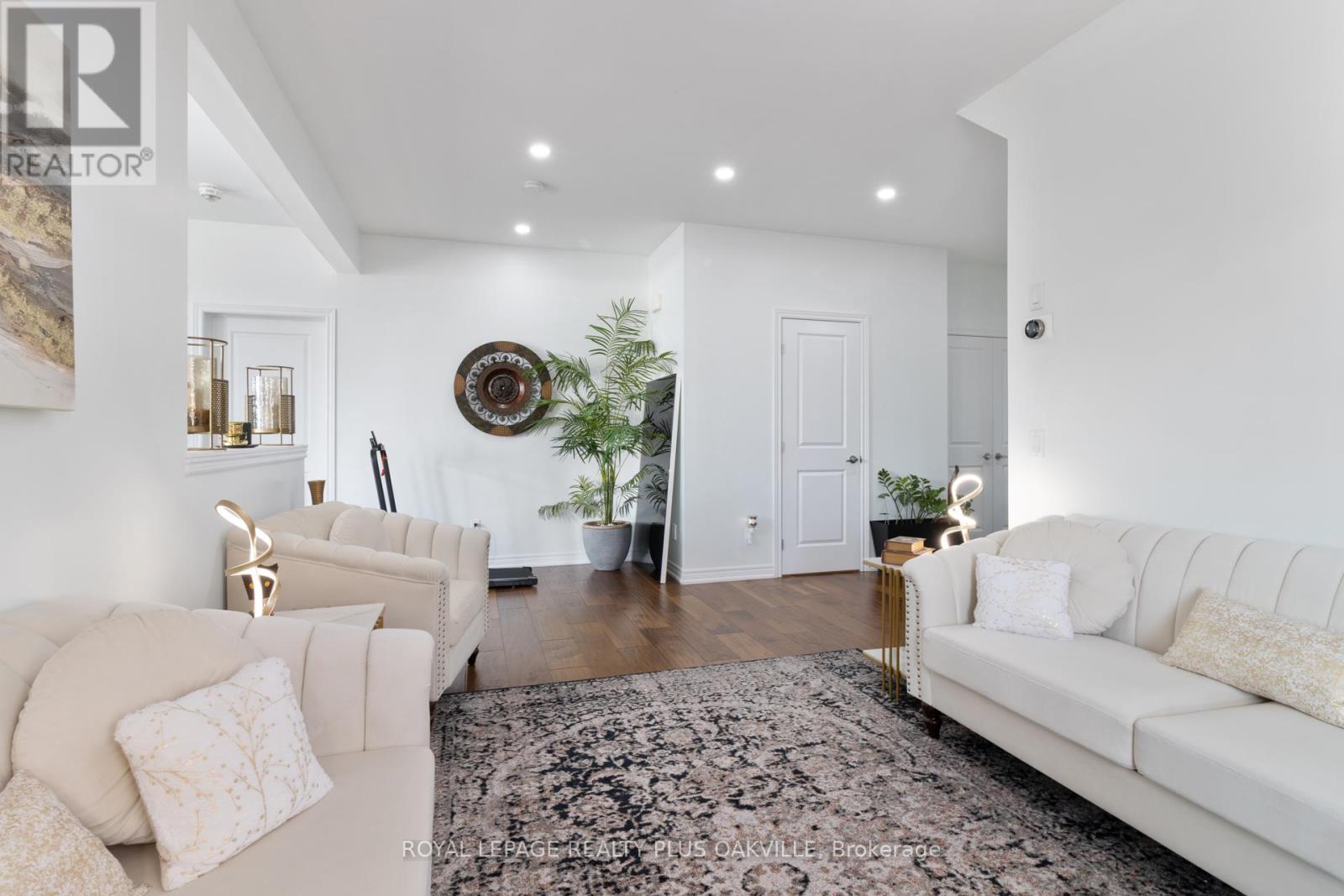 2386 Natasha Circle, Oakville, Ontario  L6M 1P2 - Photo 11 - W12557254