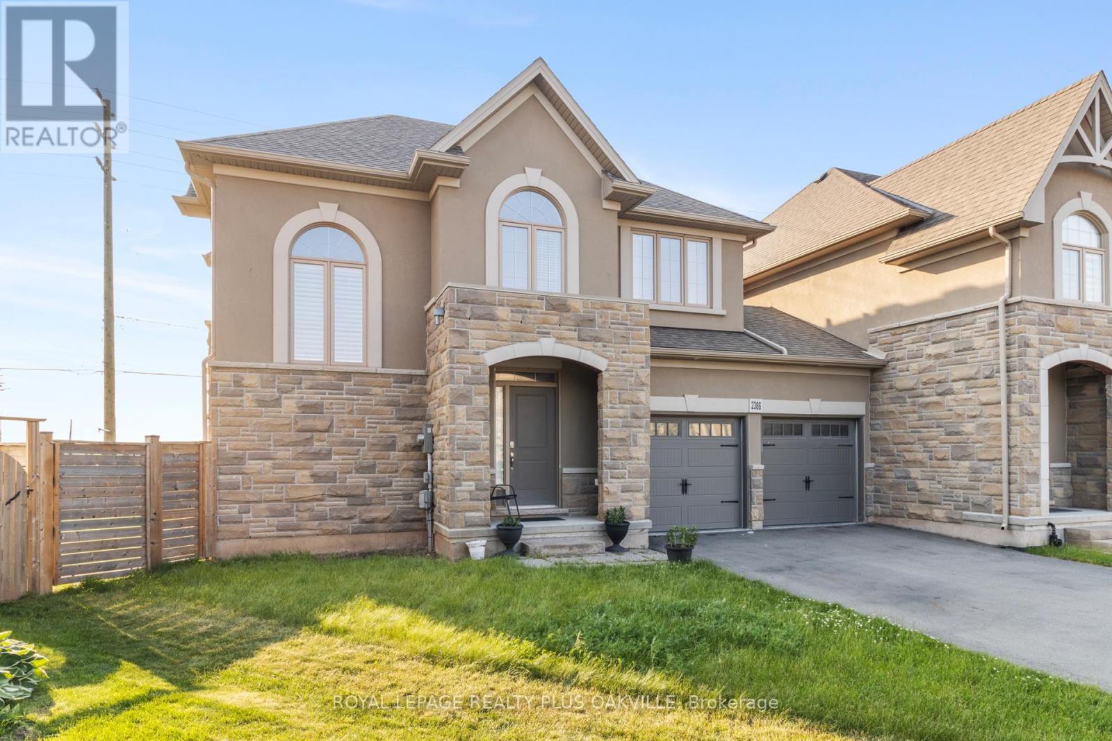 2386 Natasha Circle, Oakville, Ontario  L6M 1P2 - Photo 2 - W12557254