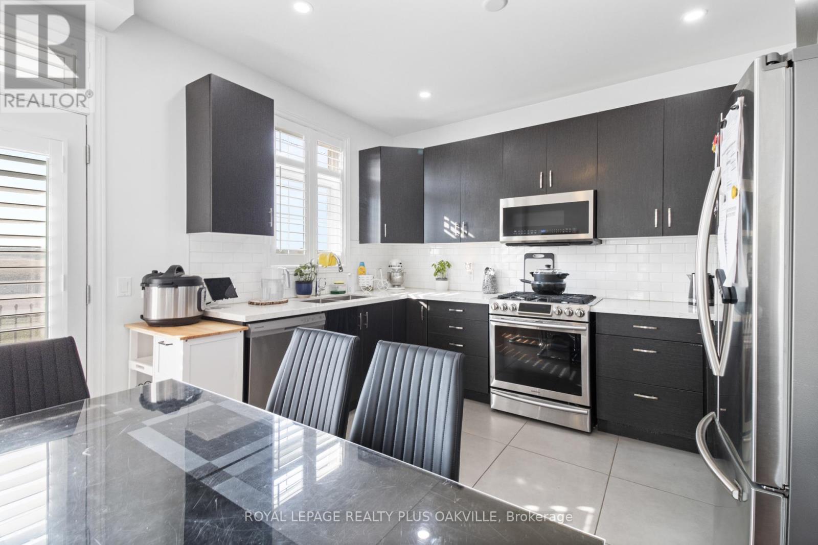 2386 Natasha Circle, Oakville, Ontario  L6M 1P2 - Photo 22 - W12557254