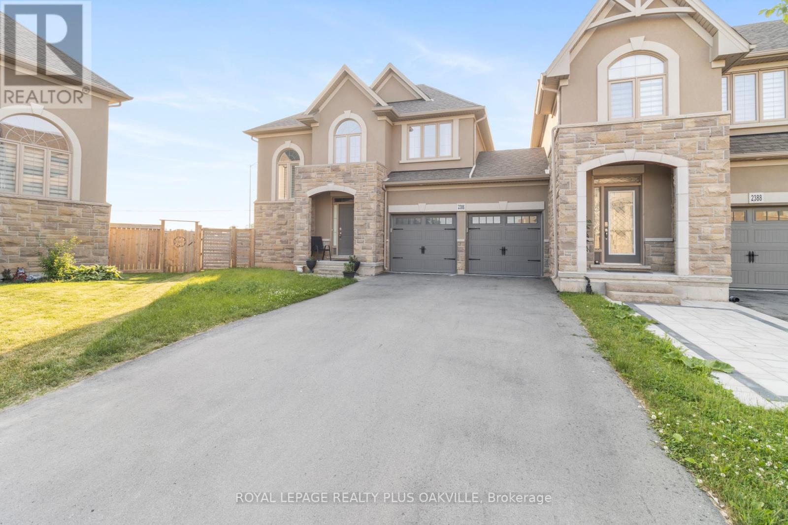 2386 Natasha Circle, Oakville, Ontario  L6M 1P2 - Photo 3 - W12557254