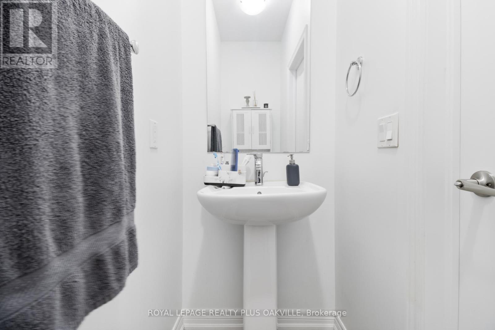 2386 Natasha Circle, Oakville, Ontario  L6M 1P2 - Photo 42 - W12557254