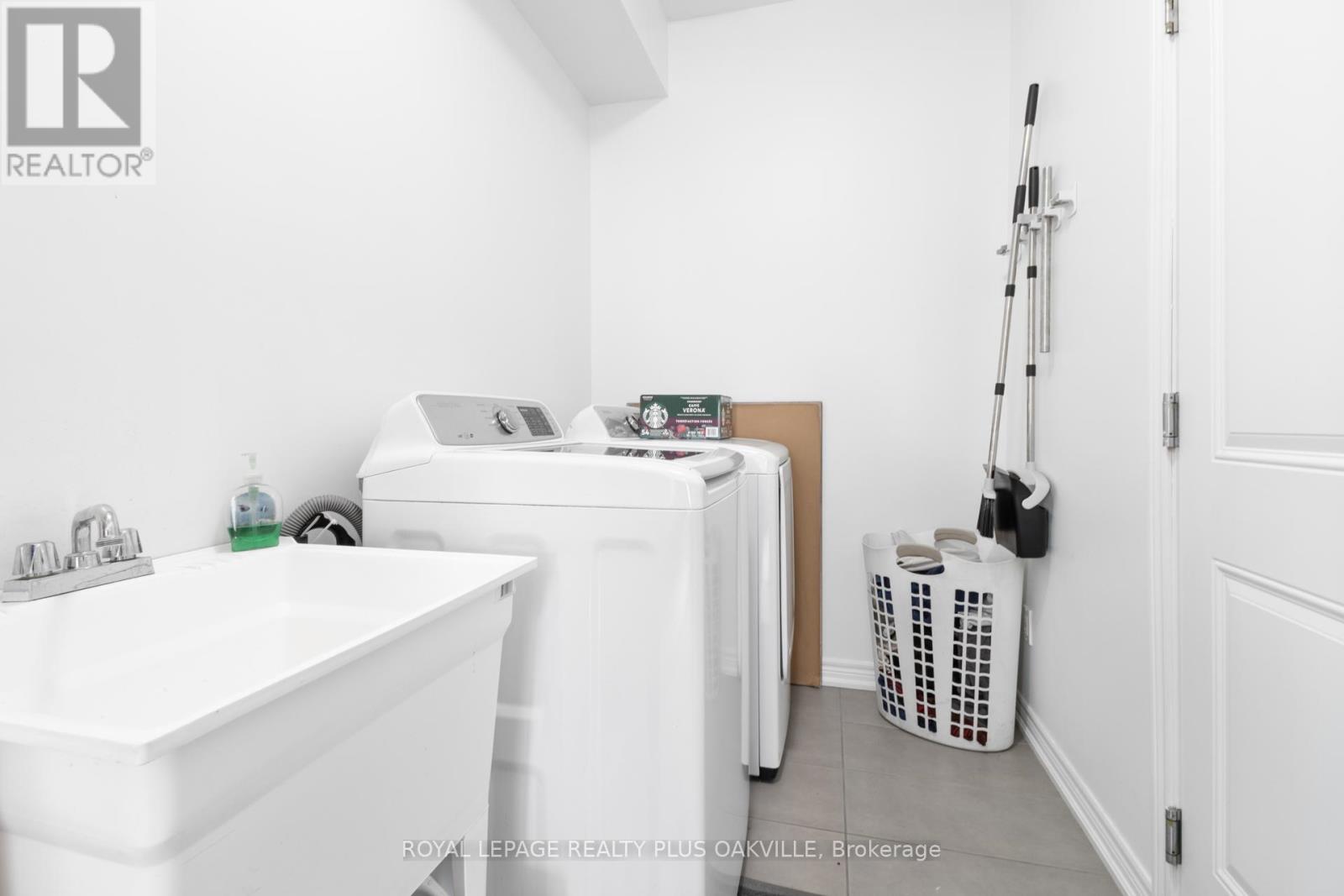 2386 Natasha Circle, Oakville, Ontario  L6M 1P2 - Photo 43 - W12557254