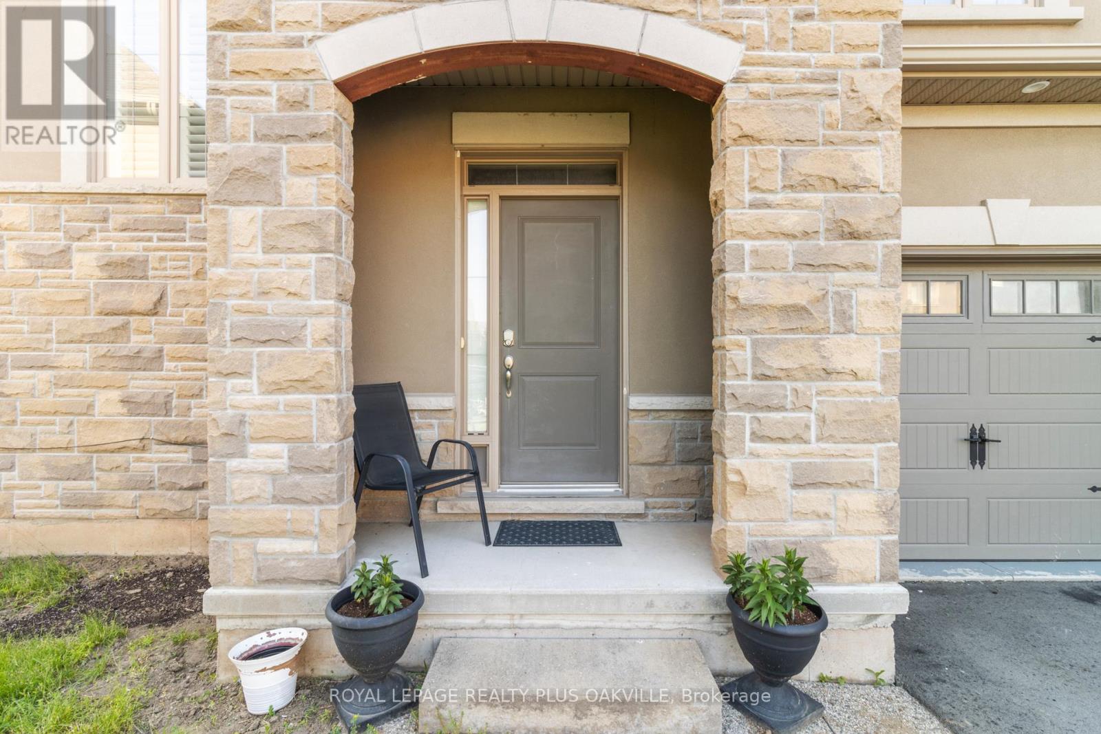 2386 Natasha Circle, Oakville, Ontario  L6M 1P2 - Photo 5 - W12557254