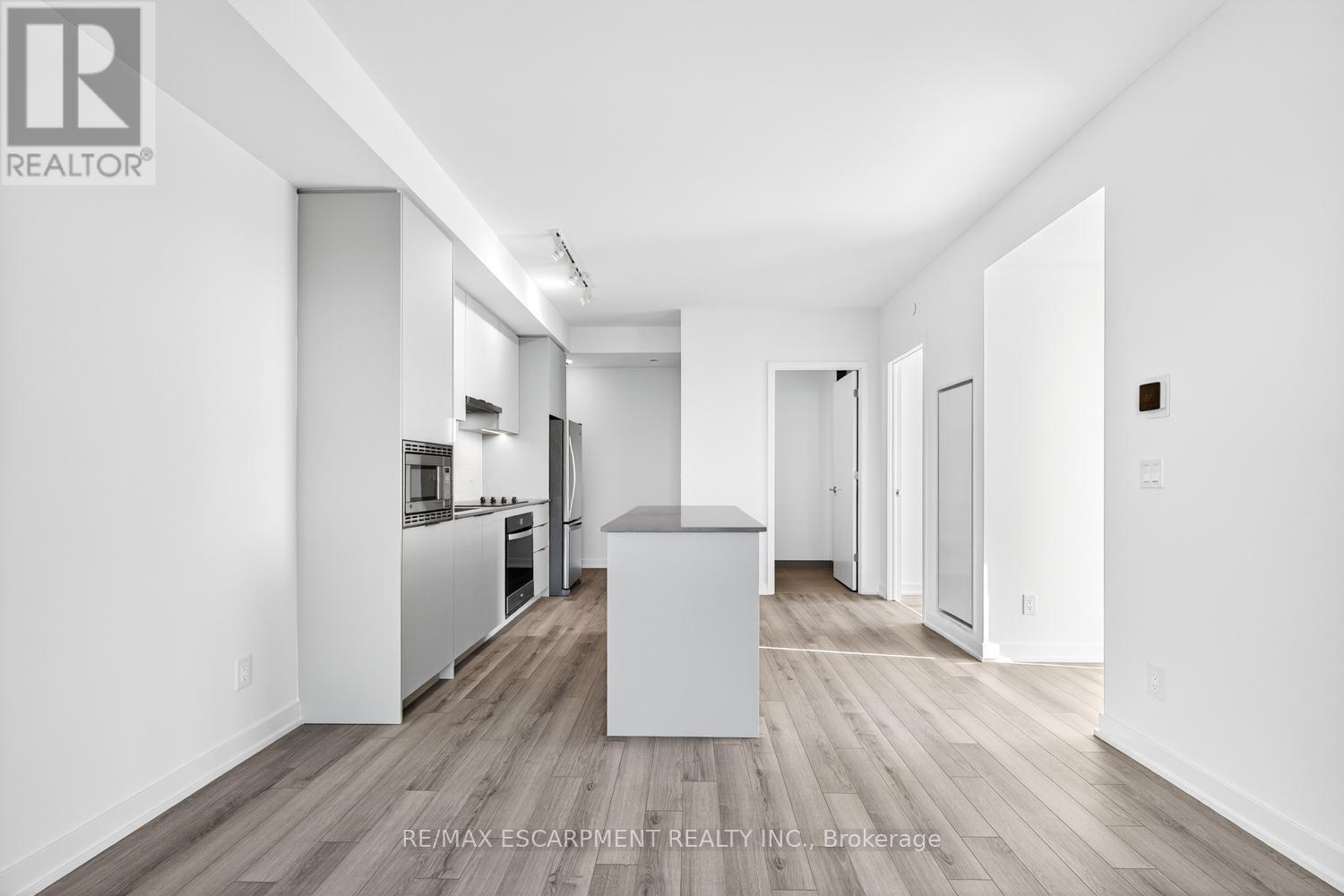 409 - 3071 Trafalgar Road, Oakville, Ontario  L6H 8C6 - Photo 11 - W12557262