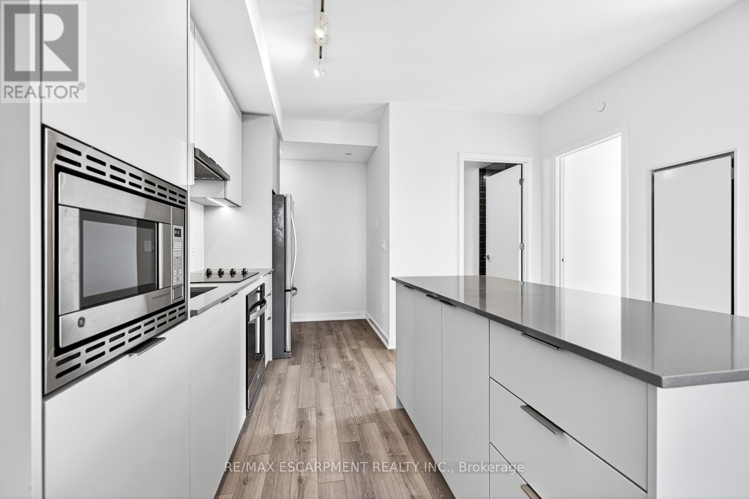 409 - 3071 Trafalgar Road, Oakville, Ontario  L6H 8C6 - Photo 13 - W12557262