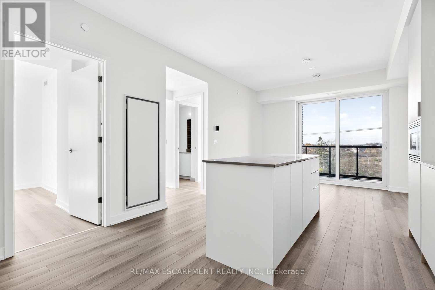 409 - 3071 Trafalgar Road, Oakville, Ontario  L6H 8C6 - Photo 17 - W12557262