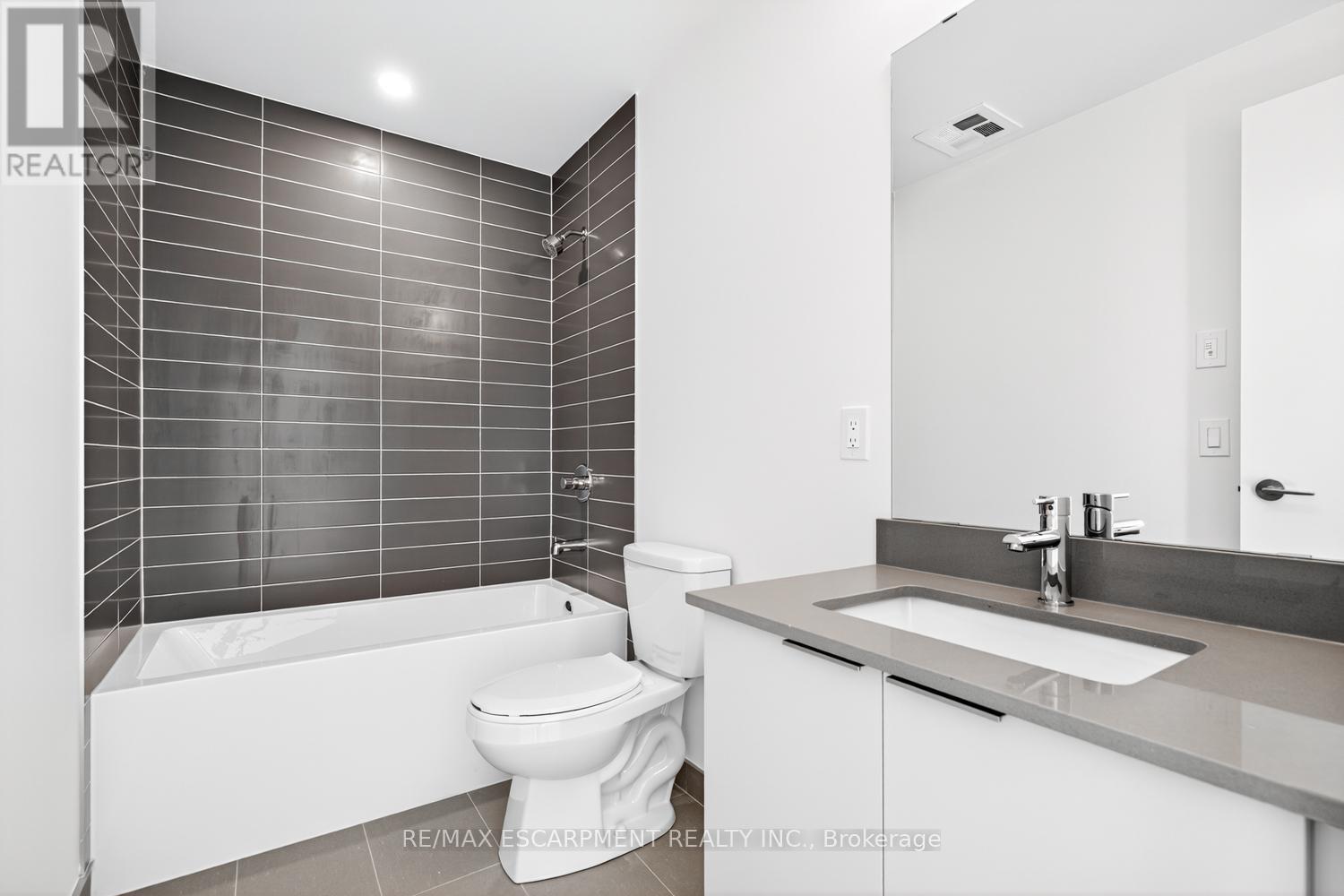 409 - 3071 Trafalgar Road, Oakville, Ontario  L6H 8C6 - Photo 31 - W12557262