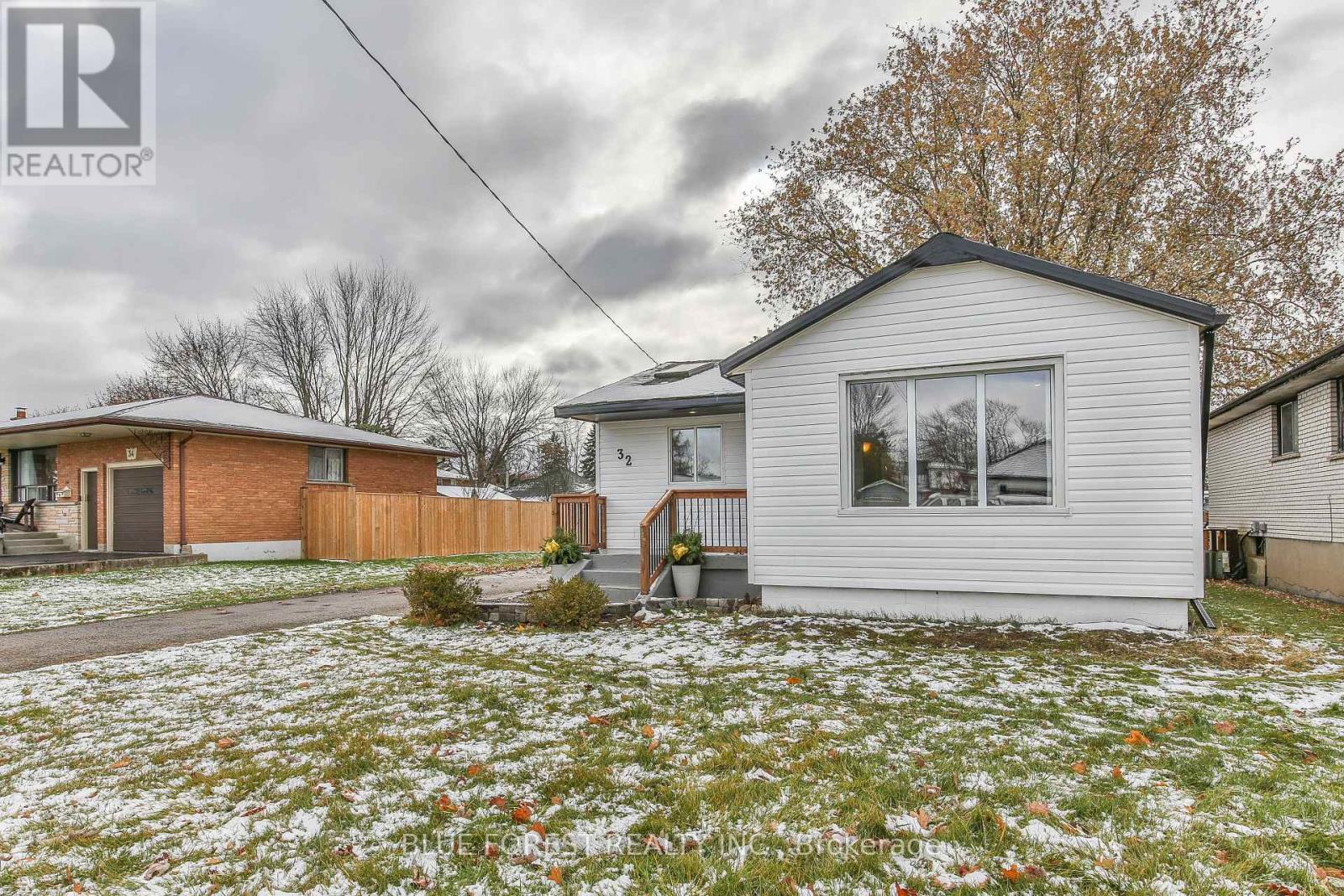 32 Mary Street E, St. Thomas, Ontario  N5R 2V8 - Photo 3 - X12557288