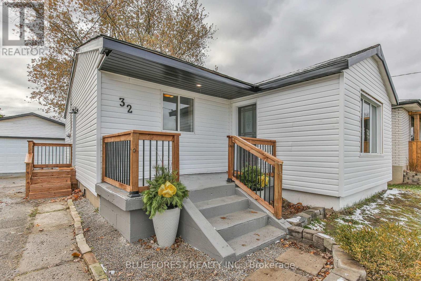 32 Mary Street E, St. Thomas, Ontario  N5R 2V8 - Photo 4 - X12557288