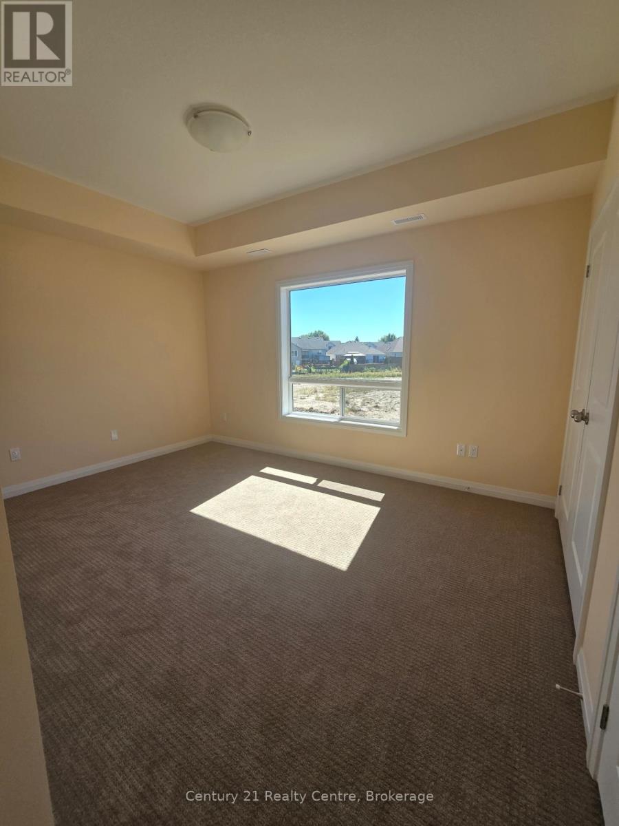 Main Level - 415 Louisa Street, Fort Erie, Ontario  L2A 0H5 - Photo 12 - X12557258