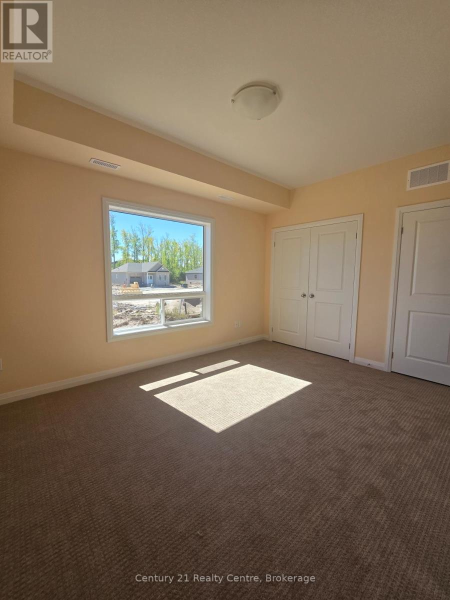 Main Level - 415 Louisa Street, Fort Erie, Ontario  L2A 0H5 - Photo 13 - X12557258