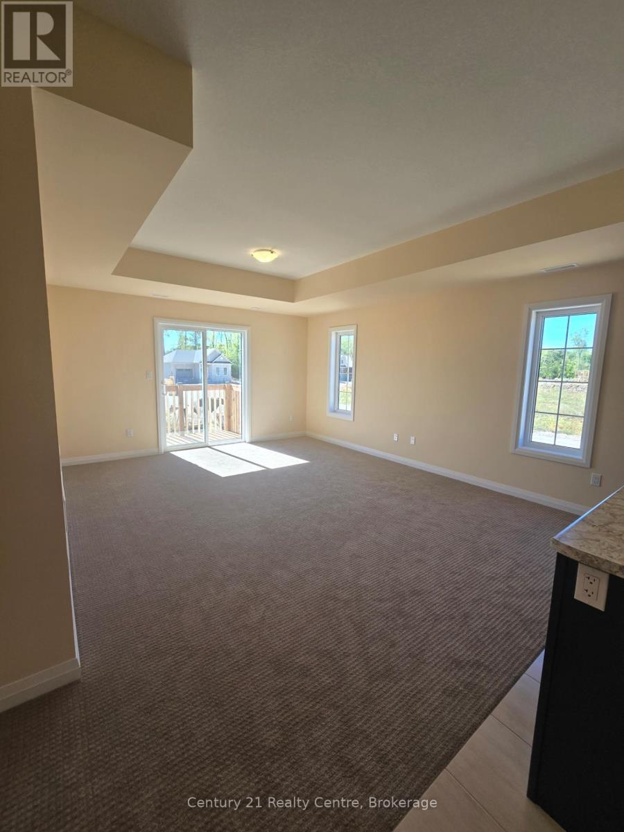 Main Level - 415 Louisa Street, Fort Erie, Ontario  L2A 0H5 - Photo 9 - X12557258