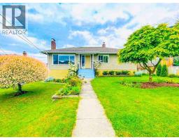 <div class="price">$2,198,000</div> 5662 Booth Avenue, Burnaby<br><div style="margin-bottom:8px;"><small>Royal Pacific Realty (Kingsway) Ltd.</small></div><div class='bed_bath'>4 Bed | 2 Bath</div>