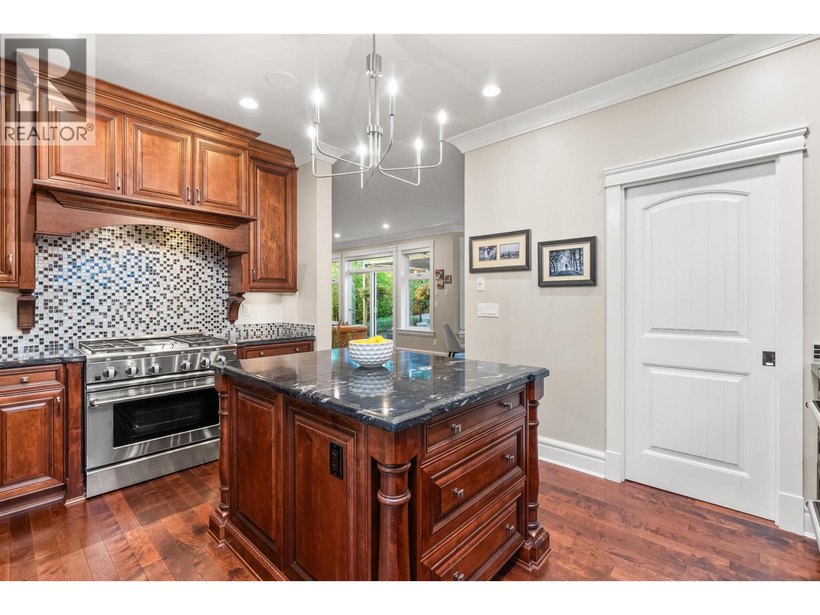 452 Tempe Crescent, North Vancouver, British Columbia  V7N 1E8 - Photo 11 - R3068634