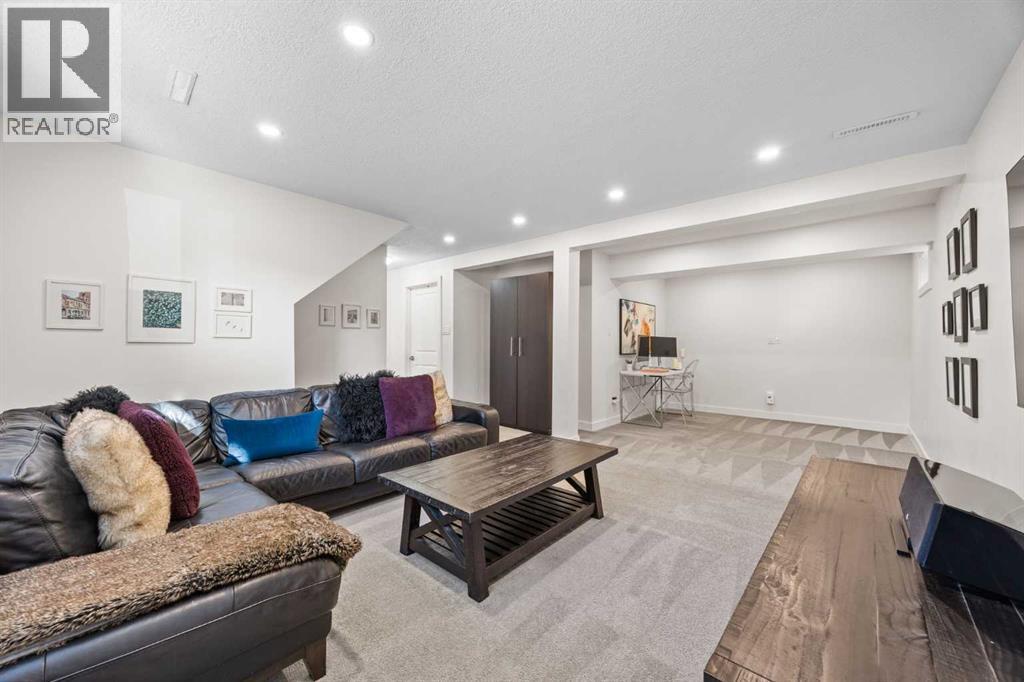 827 Canaveral Crescent Sw, Calgary, Alberta  T2W 1N3 - Photo 30 - A2270166