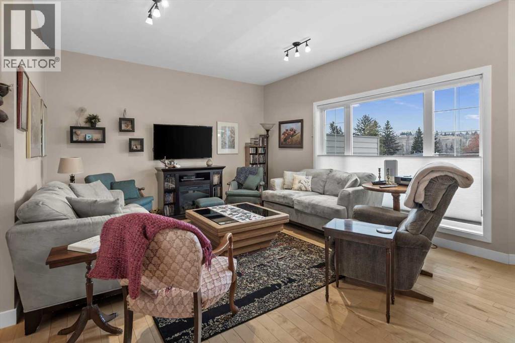 4504 70 Street Nw, Calgary, Alberta  T3B 2K6 - Photo 4 - A2270830