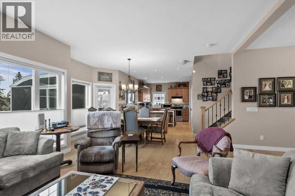 4504 70 Street Nw, Calgary, Alberta  T3B 2K6 - Photo 5 - A2270830