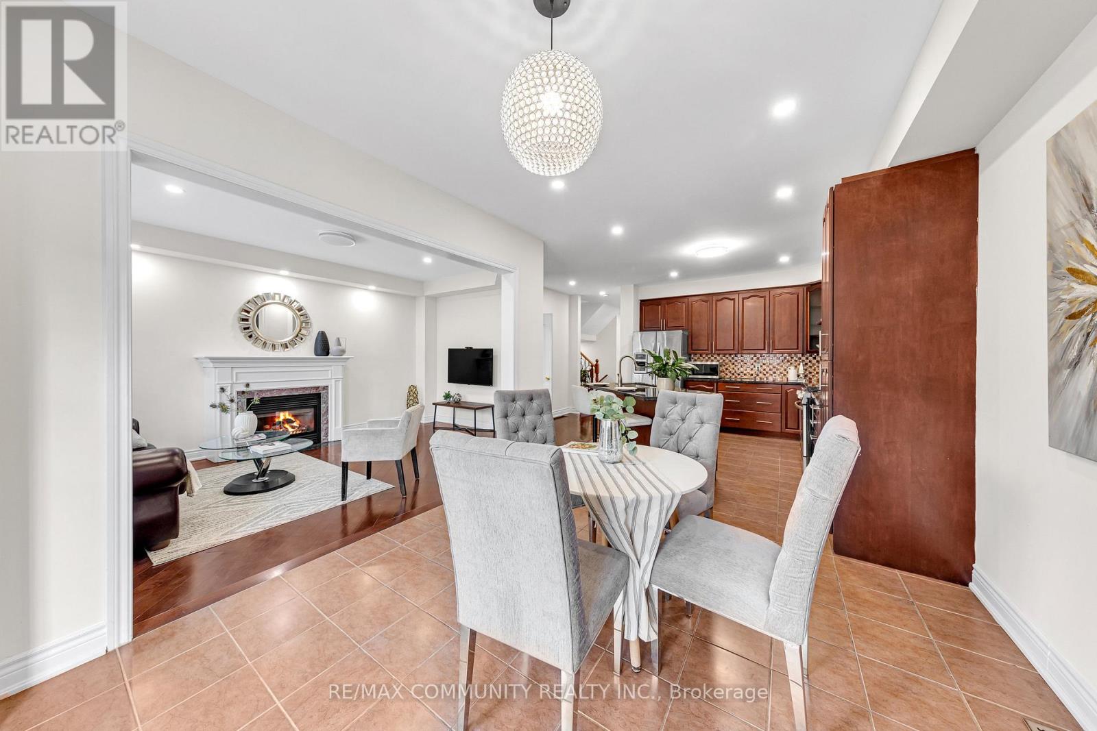 17 Rouge Bank Drive, Markham, Ontario  L6B 1A8 - Photo 13 - N12557292