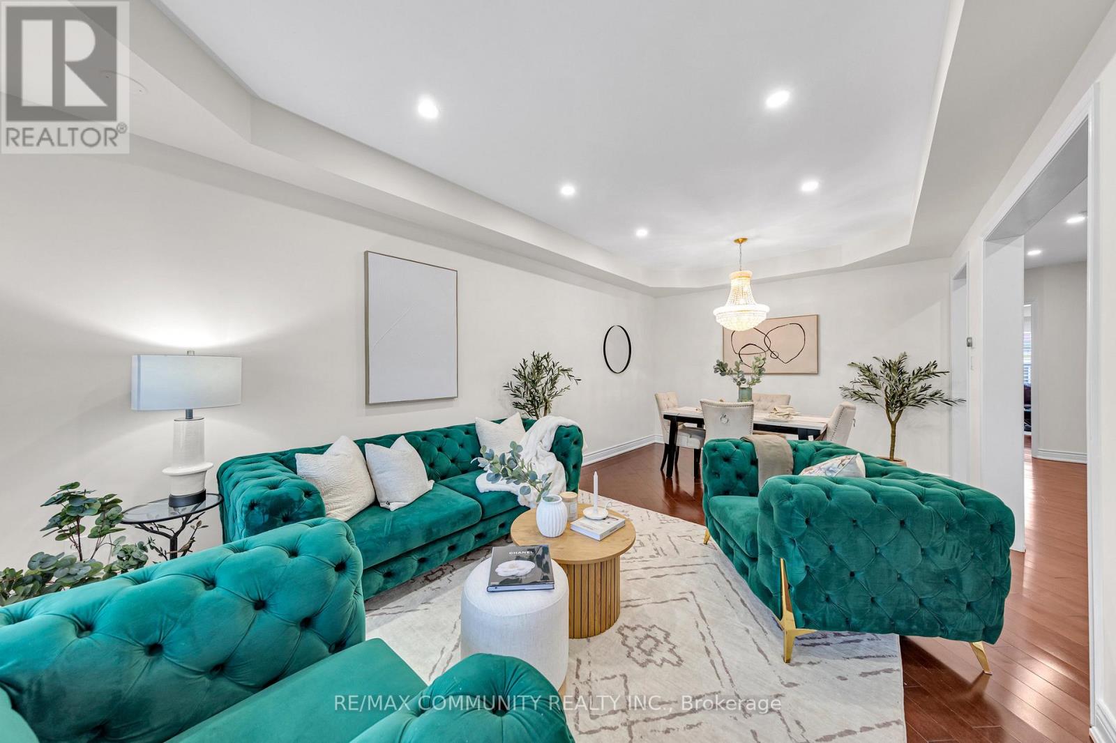 17 Rouge Bank Drive, Markham, Ontario  L6B 1A8 - Photo 4 - N12557292