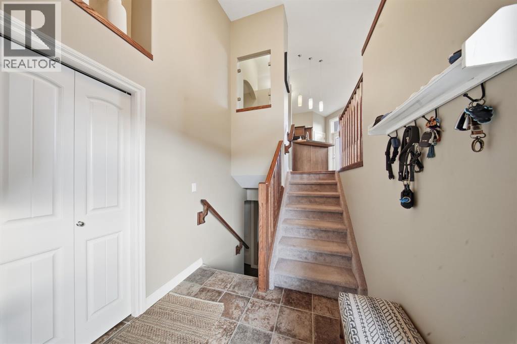 93 Mann Drive, Penhold, Alberta  T0M 1R0 - Photo 2 - A2270820