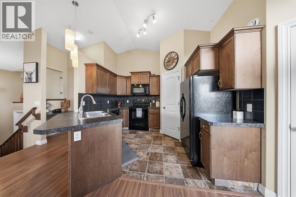 93 Mann Drive, Penhold, Alberta  T0M 1R0 - Photo 12 - A2270820