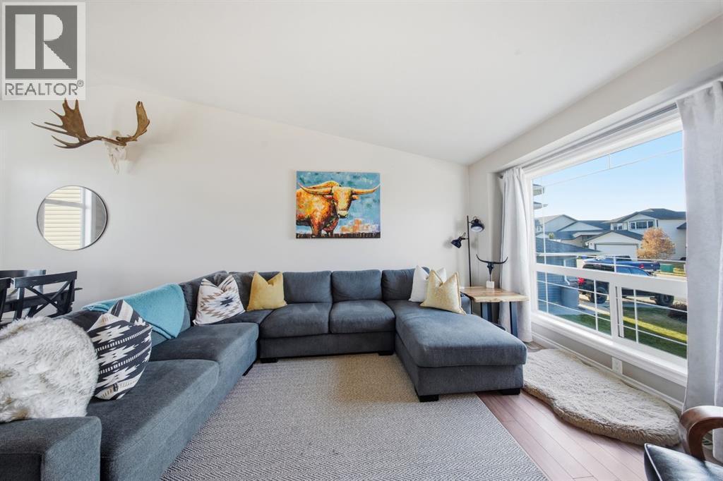 93 Mann Drive, Penhold, Alberta  T0M 1R0 - Photo 4 - A2270820