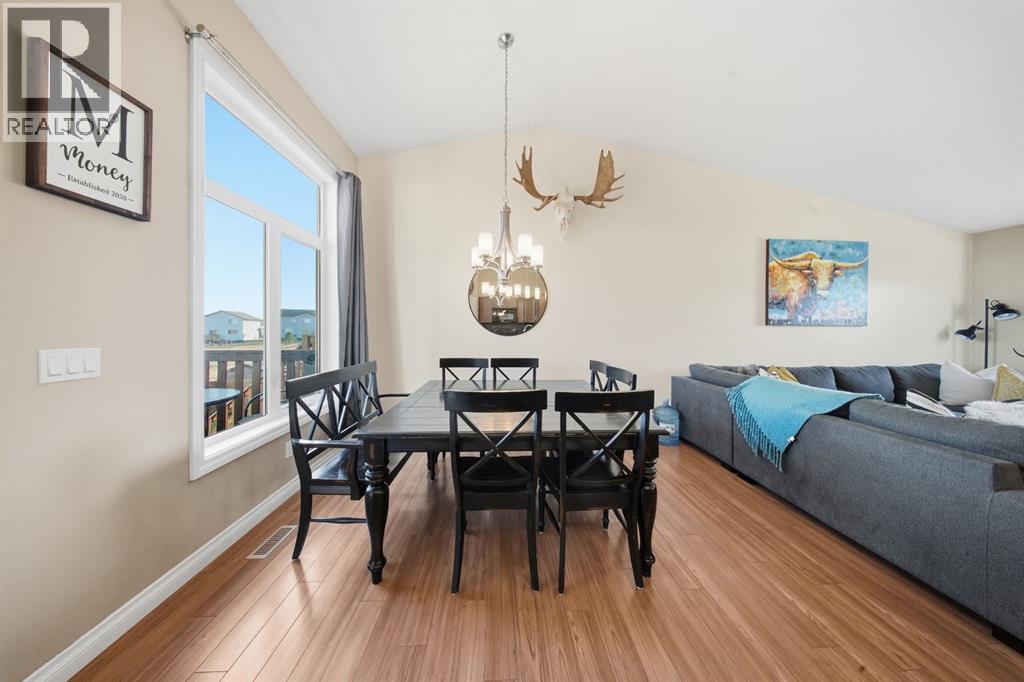 93 Mann Drive, Penhold, Alberta  T0M 1R0 - Photo 7 - A2270820